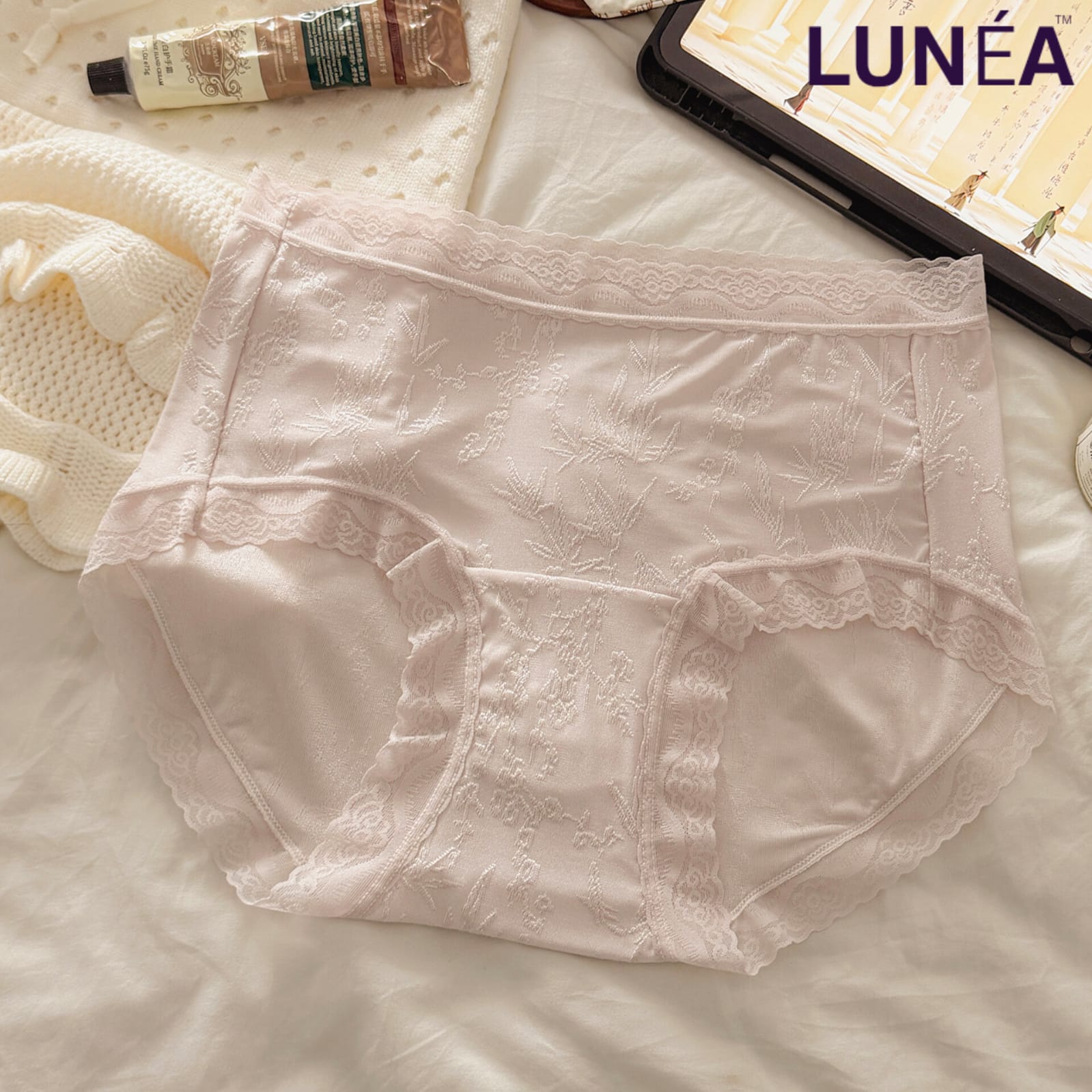 LUNÉA Premium Seamless Lace Panty